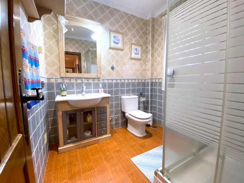 4 slaapkamer Villa te koop in Sayalonga met garage - € 575.000 (Ref: 8665785)