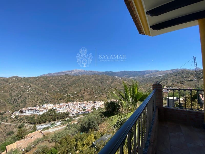 4 slaapkamer Villa te koop in Sayalonga met garage - € 575.000 (Ref: 8665785)