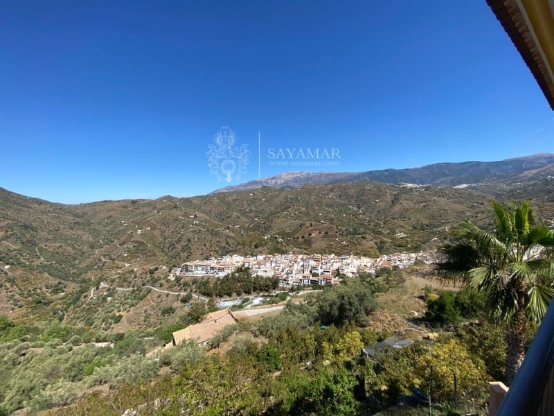 4 slaapkamer Villa te koop in Sayalonga met garage - € 575.000 (Ref: 8665785)