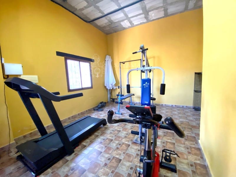 4 slaapkamer Villa te koop in Sayalonga met garage - € 575.000 (Ref: 8665785)