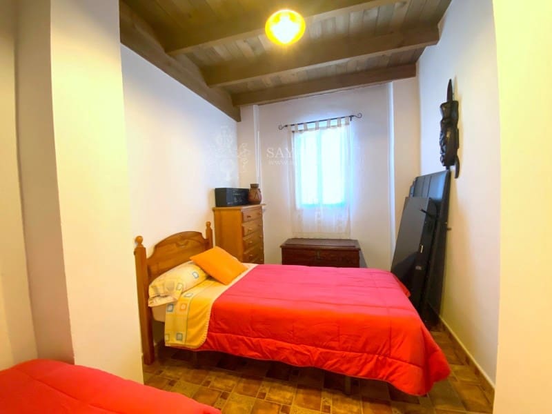 4 slaapkamer Villa te koop in Sayalonga met garage - € 575.000 (Ref: 8665785)