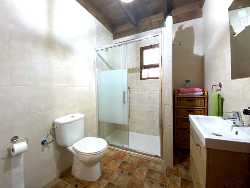 4 slaapkamer Villa te koop in Sayalonga met garage - € 575.000 (Ref: 8665785)