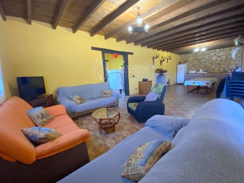 4 slaapkamer Villa te koop in Sayalonga met garage - € 575.000 (Ref: 8665785)