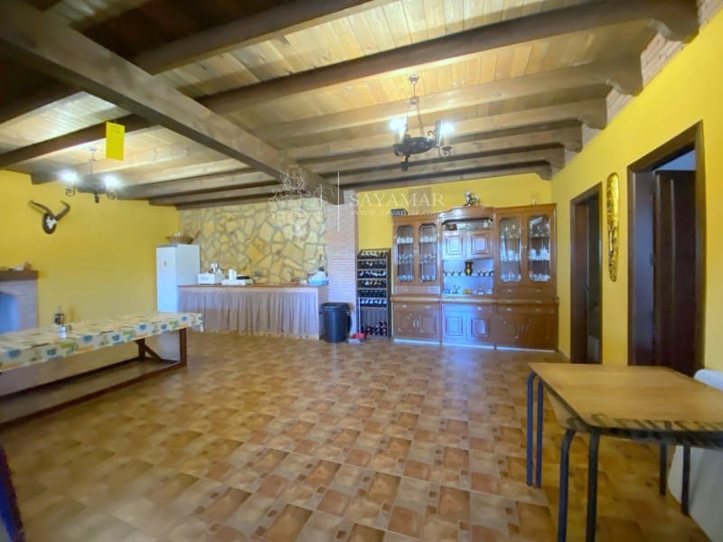 4 slaapkamer Villa te koop in Sayalonga met garage - € 575.000 (Ref: 8665785)