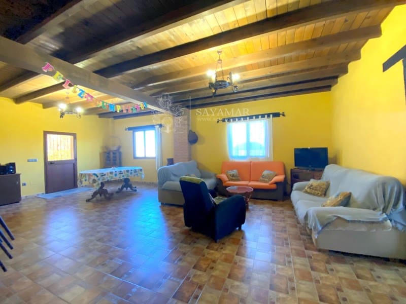 4 slaapkamer Villa te koop in Sayalonga met garage - € 575.000 (Ref: 8665785)