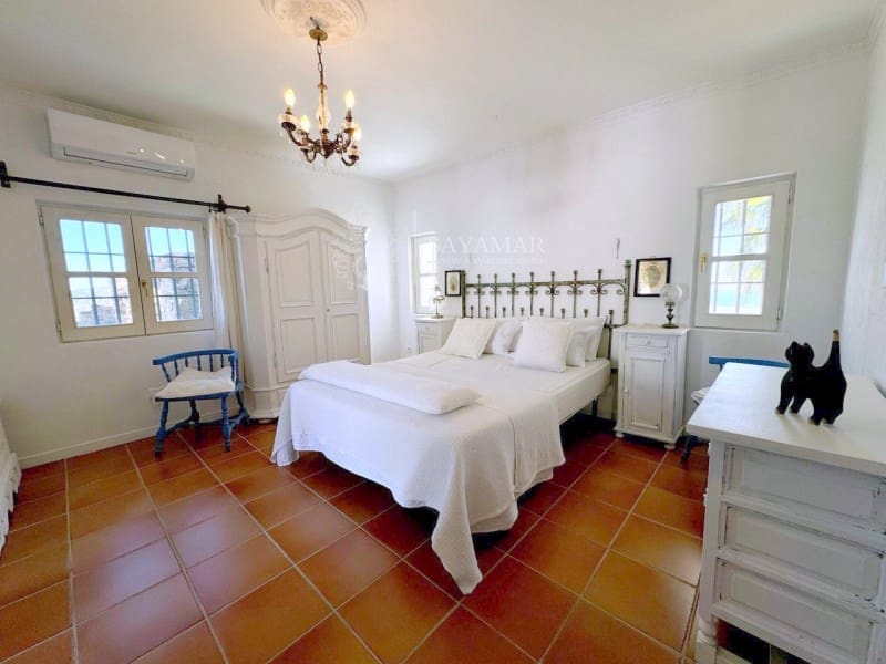 3 soveværelse Villa til salg i Sayalonga - € 1.250.000 (Ref: 8665787)