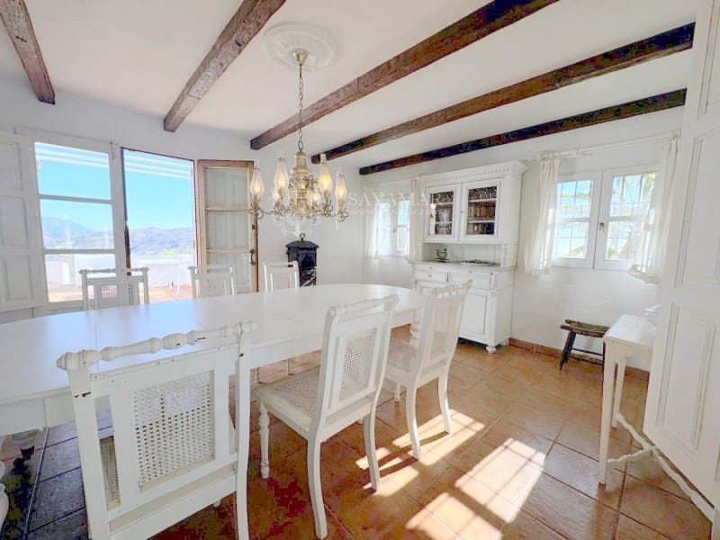 3 soveværelse Villa til salg i Sayalonga - € 1.250.000 (Ref: 8665787)