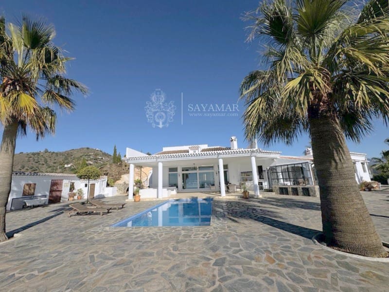 3 soveværelse Villa til salg i Sayalonga - € 1.250.000 (Ref: 8665787)