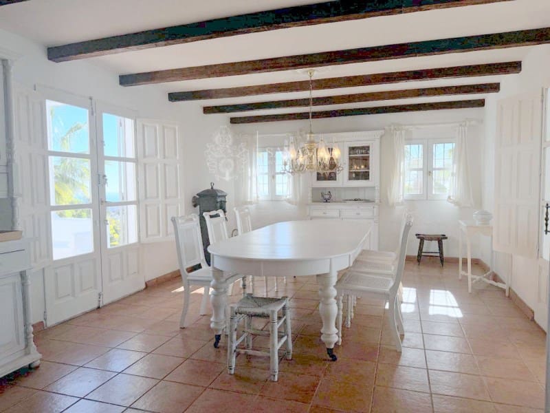 3 soveværelse Villa til salg i Sayalonga - € 1.250.000 (Ref: 8665787)