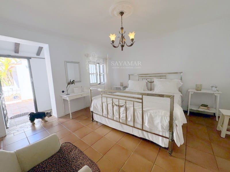 3 soveværelse Villa til salg i Sayalonga - € 1.250.000 (Ref: 8665787)