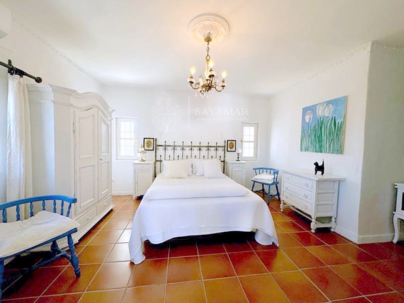 3 soveværelse Villa til salg i Sayalonga - € 1.250.000 (Ref: 8665787)