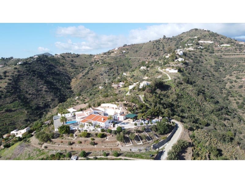 3 soveværelse Villa til salg i Sayalonga - € 1.250.000 (Ref: 8665787)