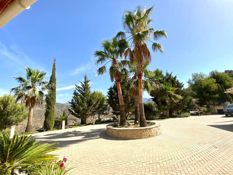 3 sovrum Villa till salu i Sayalonga med garage - 740 000 € (Ref: 8665788)