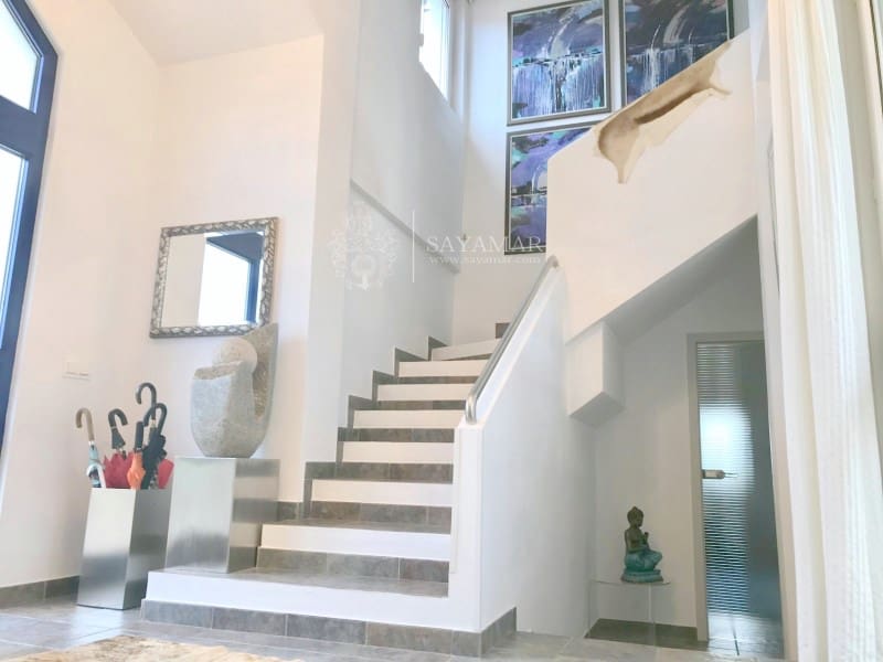 4 soverom Villa til salgs i Sayalonga med garasje - € 1 350 000 (Ref: 8665802)