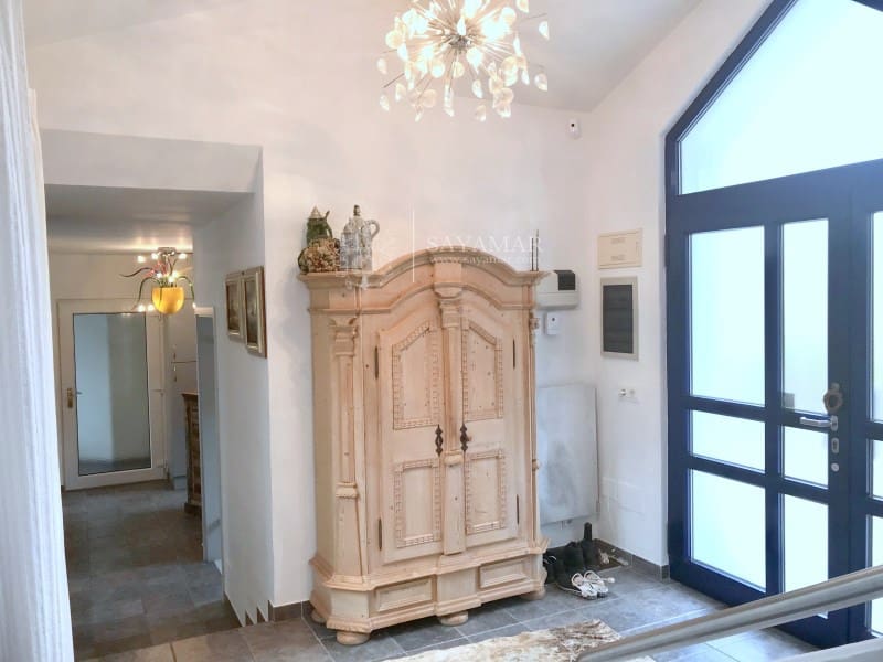 4 soverom Villa til salgs i Sayalonga med garasje - € 1 350 000 (Ref: 8665802)