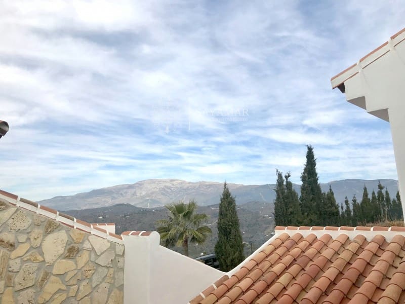 4 soverom Villa til salgs i Sayalonga med garasje - € 1 350 000 (Ref: 8665802)