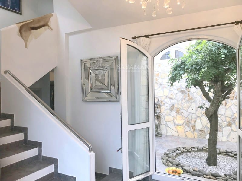 4 soverom Villa til salgs i Sayalonga med garasje - € 1 350 000 (Ref: 8665802)