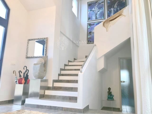 4 sovrum Villa till salu i Sayalonga med garage - 1 350 000 € (Ref: 8665802)