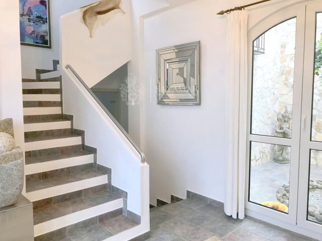 4 sovrum Villa till salu i Sayalonga med garage - 1 350 000 € (Ref: 8665802)