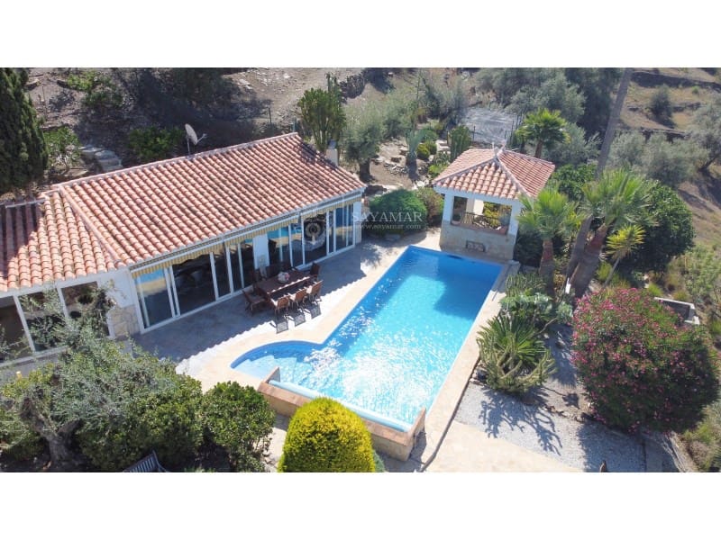 4 soverom Villa til salgs i Sayalonga med garasje - € 1 350 000 (Ref: 8665802)