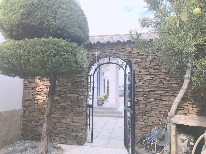 4 soverom Villa til salgs i Sayalonga med garasje - € 1 350 000 (Ref: 8665802)