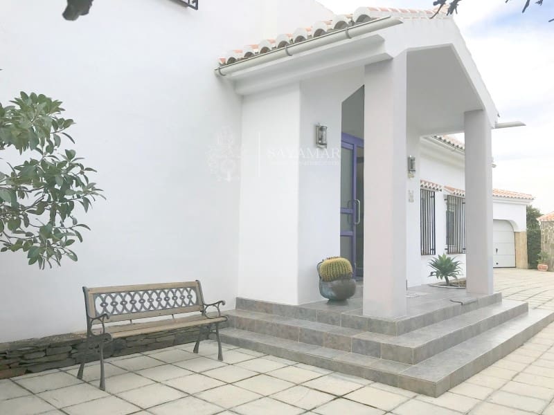 4 soverom Villa til salgs i Sayalonga med garasje - € 1 350 000 (Ref: 8665802)