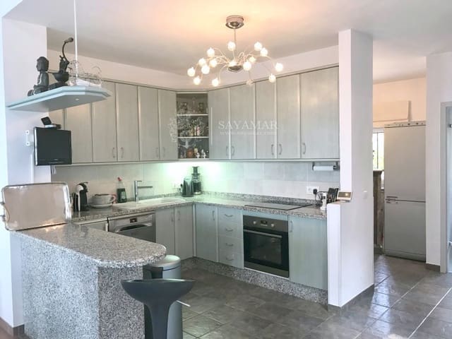 4 sovrum Villa till salu i Sayalonga med garage - 1 350 000 € (Ref: 8665802)