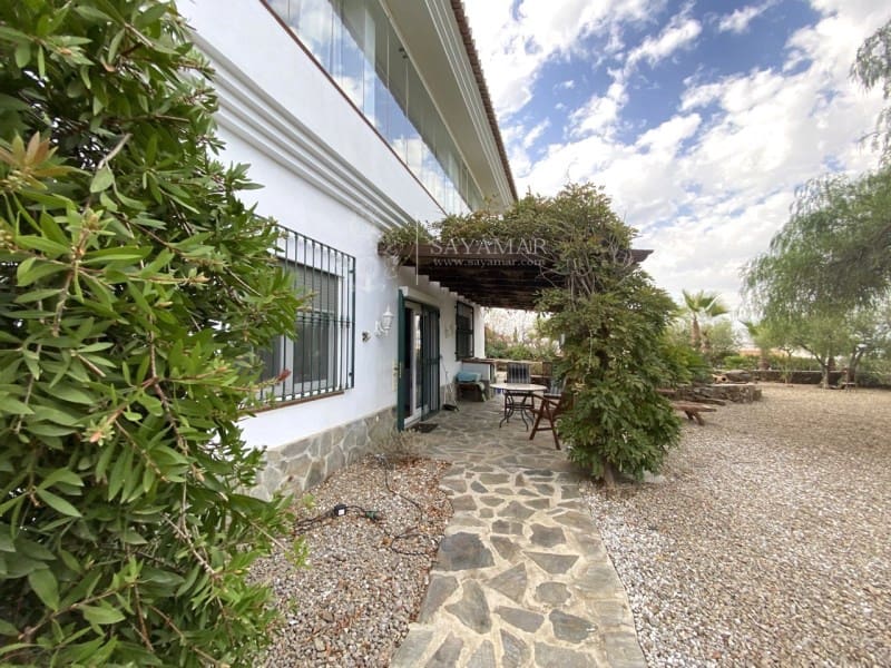 5 sypialnia Willa na sprzedaż w Sayalonga - 890 000 € (Ref: 8665803)