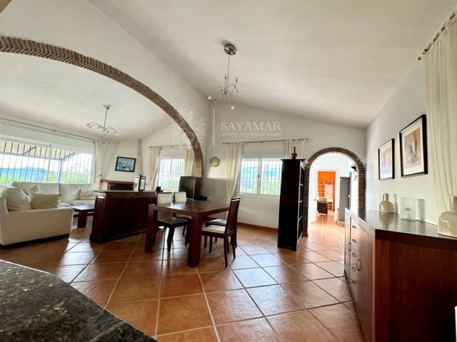 2 sovrum Villa till salu i Sayalonga med pool - 440 000 € (Ref: 8665804)