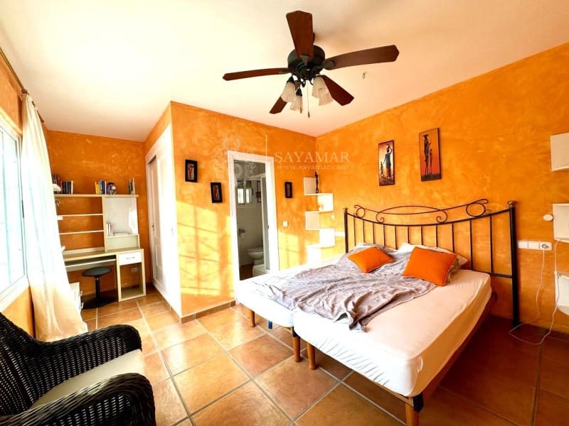 2 soverom Villa til salgs i Sayalonga med svømmebasseng - € 440 000 (Ref: 8665804)