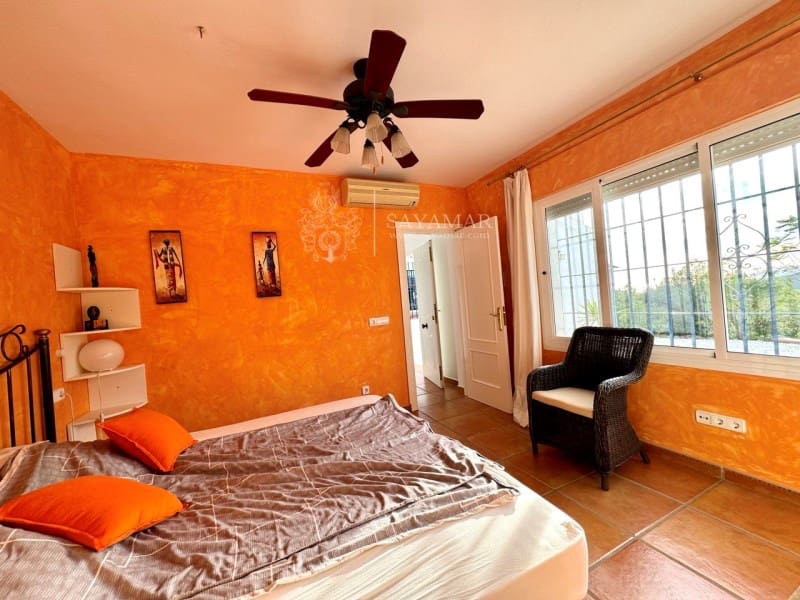 2 soverom Villa til salgs i Sayalonga med svømmebasseng - € 440 000 (Ref: 8665804)