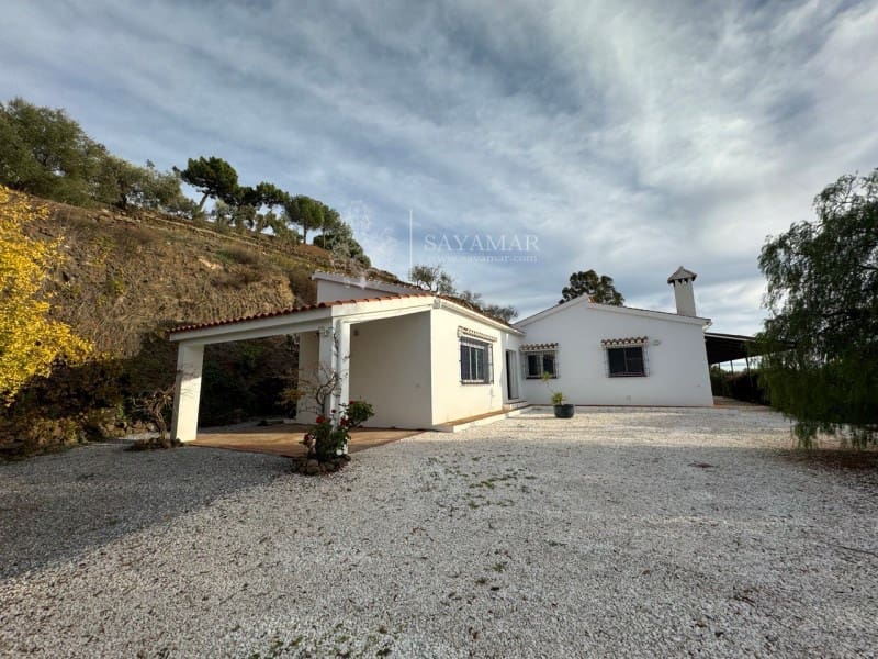 2 soverom Villa til salgs i Sayalonga med svømmebasseng - € 440 000 (Ref: 8665804)