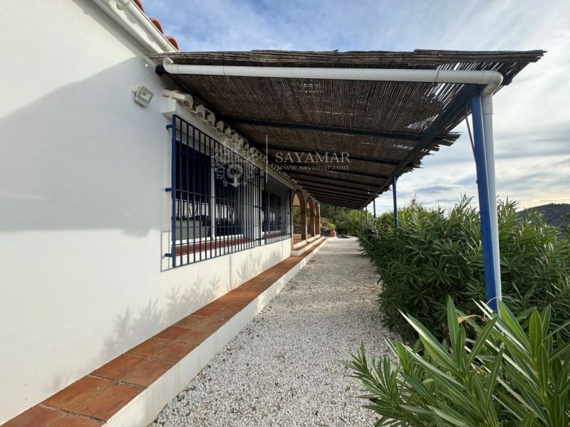 2 soverom Villa til salgs i Sayalonga med svømmebasseng - € 440 000 (Ref: 8665804)