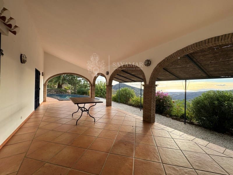 2 soverom Villa til salgs i Sayalonga med svømmebasseng - € 440 000 (Ref: 8665804)