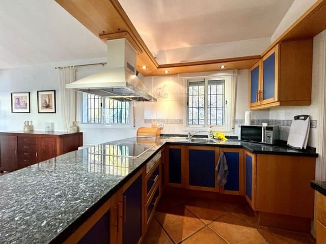 2 sovrum Villa till salu i Sayalonga med pool - 440 000 € (Ref: 8665804)