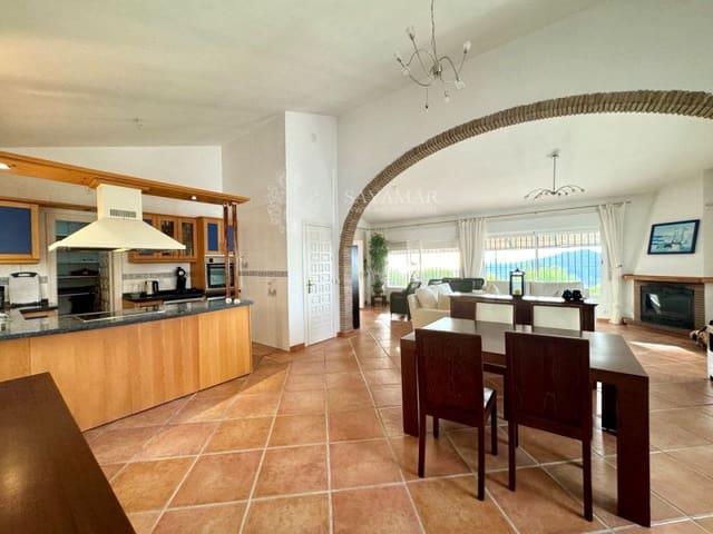 2 sovrum Villa till salu i Sayalonga med pool - 440 000 € (Ref: 8665804)