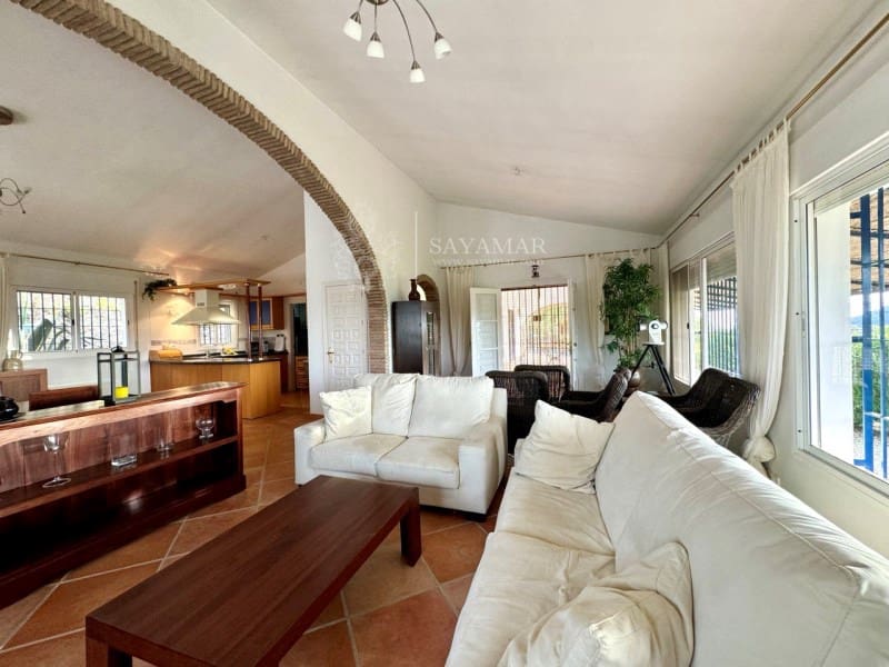 2 soverom Villa til salgs i Sayalonga med svømmebasseng - € 440 000 (Ref: 8665804)