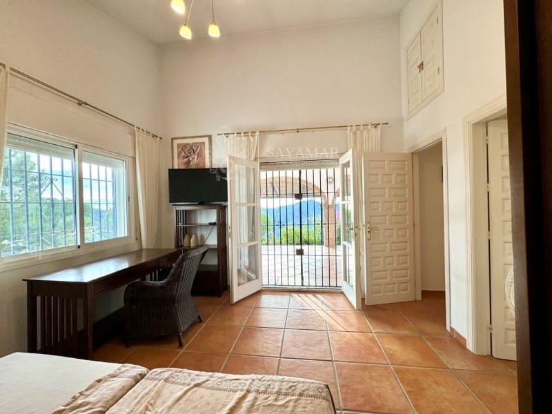 2 soverom Villa til salgs i Sayalonga med svømmebasseng - € 440 000 (Ref: 8665804)