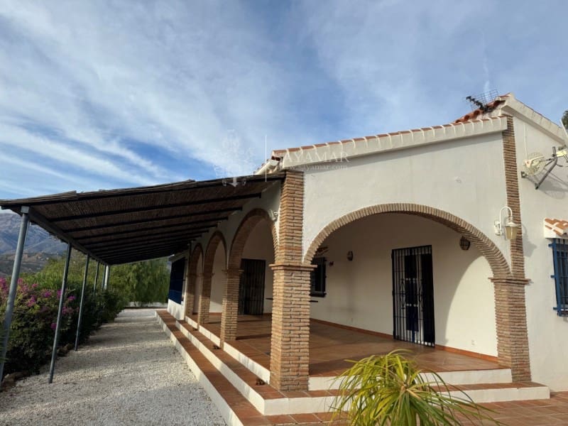 2 soverom Villa til salgs i Sayalonga med svømmebasseng - € 440 000 (Ref: 8665804)