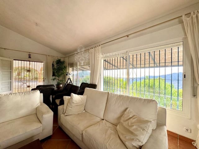 2 sovrum Villa till salu i Sayalonga med pool - 440 000 € (Ref: 8665804)