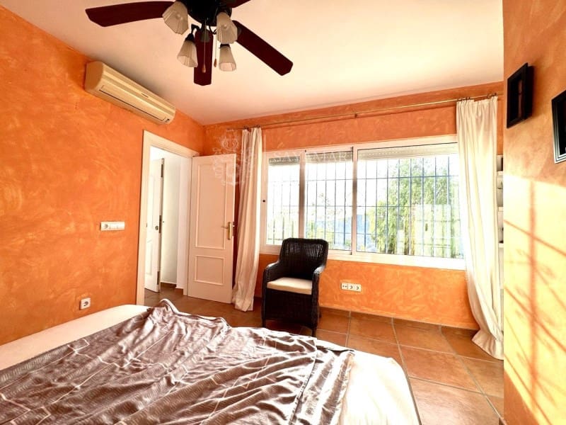 2 soverom Villa til salgs i Sayalonga med svømmebasseng - € 440 000 (Ref: 8665804)