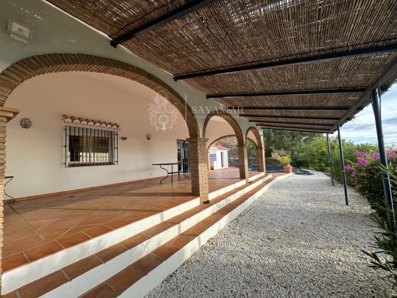 2 soverom Villa til salgs i Sayalonga med svømmebasseng - € 440 000 (Ref: 8665804)