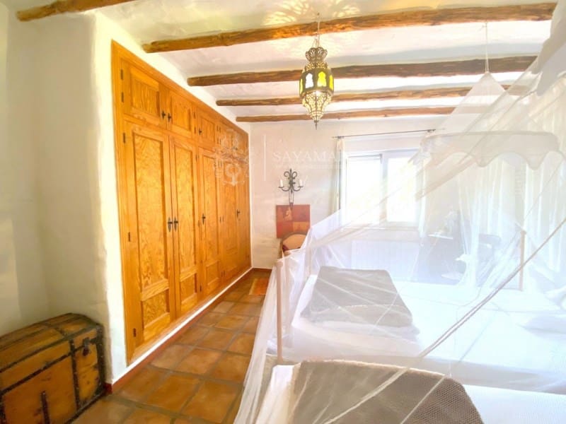 3 slaapkamer Villa te koop in Sayalonga - € 1.200.000 (Ref: 8665808)