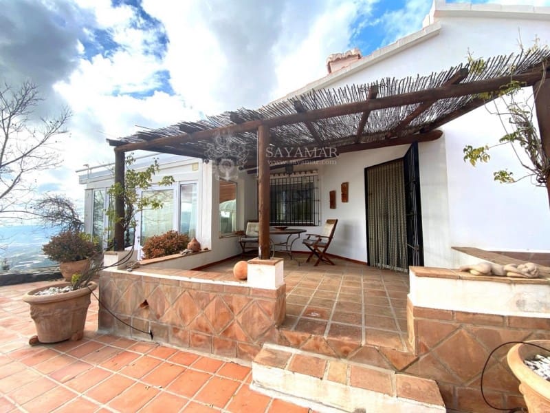 3 slaapkamer Villa te koop in Sayalonga - € 1.200.000 (Ref: 8665808)