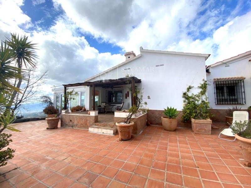 3 slaapkamer Villa te koop in Sayalonga - € 1.200.000 (Ref: 8665808)