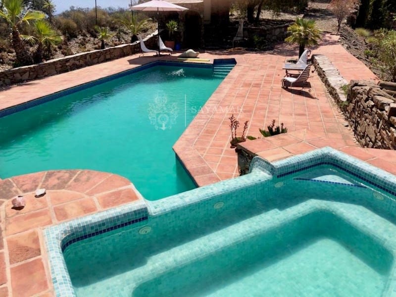 3 slaapkamer Villa te koop in Sayalonga - € 1.200.000 (Ref: 8665808)