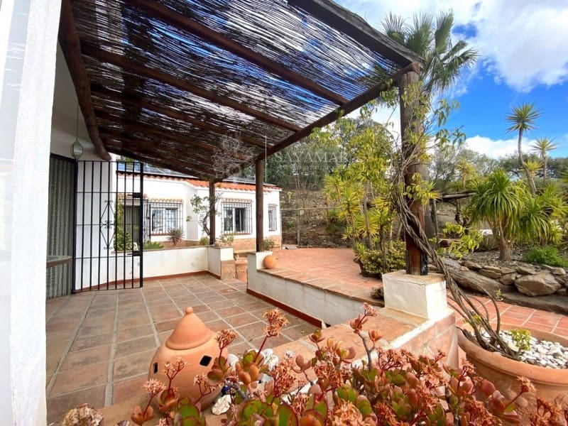 3 slaapkamer Villa te koop in Sayalonga - € 1.200.000 (Ref: 8665808)