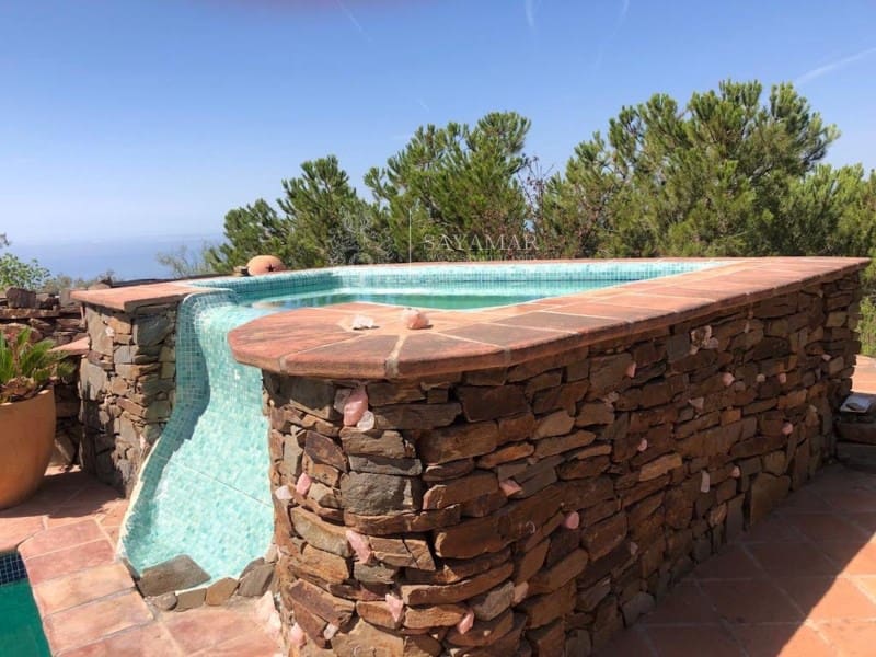 3 slaapkamer Villa te koop in Sayalonga - € 1.200.000 (Ref: 8665808)