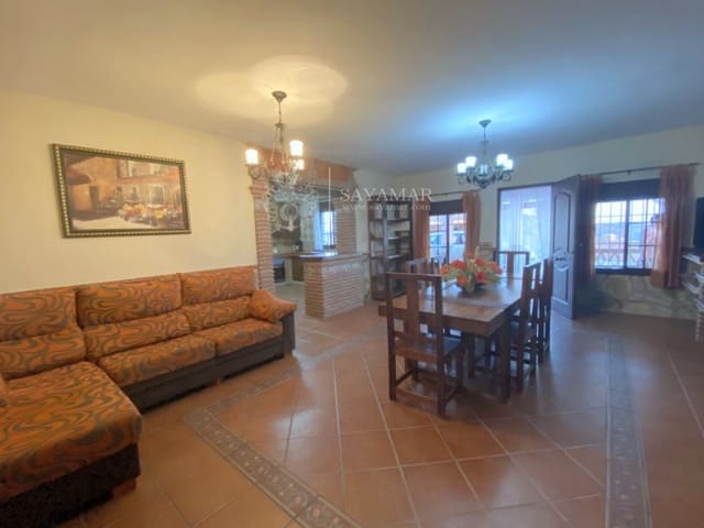 4 sovrum Villa till salu i Sayalonga med garage - 525 000 € (Ref: 8665811)