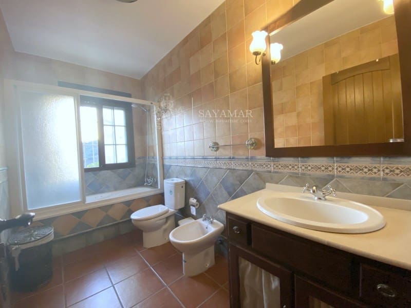 4 sovrum Villa till salu i Sayalonga med garage - 525 000 € (Ref: 8665811)